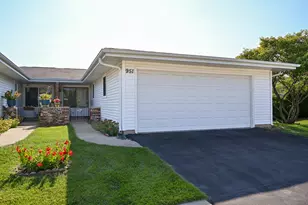951 Chelsea Ln, Schaumburg, IL 60193 - Photo 1