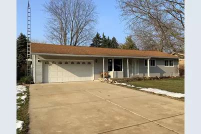 301 N View Street, Hinckley, IL 60520 - Photo 1