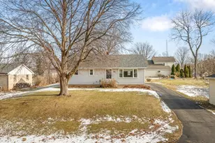 205 N Seward St, Winnebago, IL 61088 - Photo 1