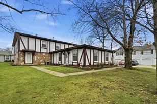 311 Meadow Ct, Vernon Hills, IL 60061 - Photo 1