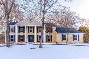 30 Regent Ln, Lincolnshire, IL 60069 - Photo 1