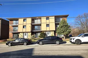 6914 W Crandall Ave, Worth, IL 60482 - Photo 1