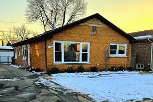 2817 W 100th Pl, Evergreen Park, IL 60805 - Photo 1