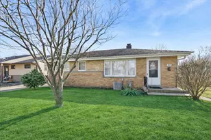 127 W Courtland St, Mundelein, IL 60060 - Photo 1