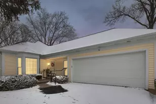 6 The Court Of Lagoon View, Northbrook, IL 60062 - Photo 1