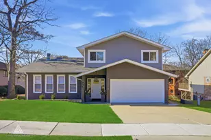 904 Hillview Dr, Lemont, IL 60439 - Photo 1