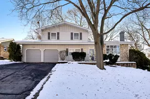 2311 Carriage Ln, Lindenhurst, IL 60046 - Photo 1