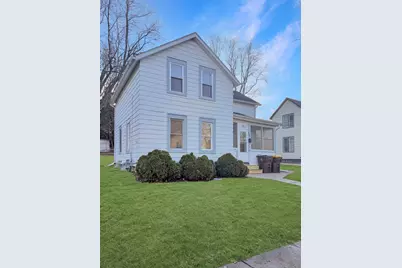 827 E Garden Street, Freeport, IL 61032 - Photo 1