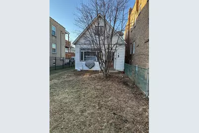 2942 N Gresham Avenue, Chicago, IL 60618 - Photo 1