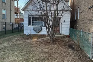 2942 N Gresham Ave, Chicago, IL 60618 - Photo 1