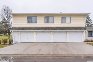624 Breakers Point, Schaumburg, IL 60194 - Photo 1