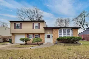 1437 E Michele Dr, Palatine, IL 60074 - Photo 1