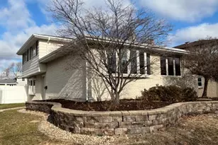 5620 W 99th St, Oak Lawn, IL 60453 - Photo 1