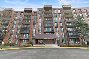 111 Acacia Dr, Indian Head Park, IL 60525 - Photo 1