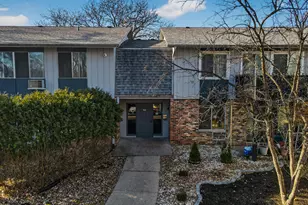 918 E Old Willow Rd, Prospect Heights, IL 60070 - Photo 1