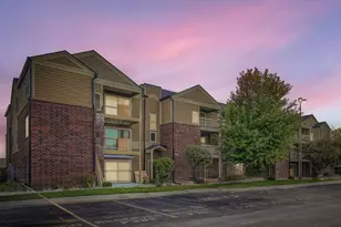 208 Glengarry Dr, Bloomingdale, IL 60108 - Photo 1