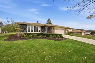 7725 Sawyer Rd, Darien, IL 60561 - Photo 1
