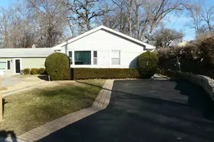 8 Cross St, Fox Lake, IL 60020 - Photo 1