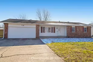 711 E Sycamore St, Watseka, IL 60970 - Photo 1