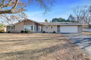 2209 Edgebrook Dr, Rockford, IL 61107 - Photo 1