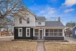304 S Prairie St, Batavia, IL 60510 - Photo 1