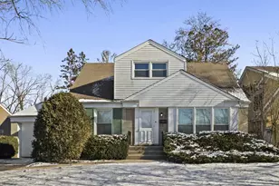 1021 Cedar Ln, Northbrook, IL 60062 - Photo 1