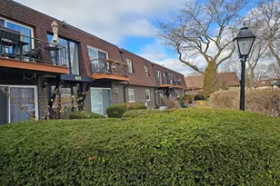 805 Grove Dr, Buffalo Grove, IL 60089 - Photo 1