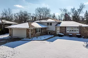 921 Lancaster Ave, Downers Grove, IL 60516 - Photo 1