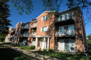 684 Quincy Bridge Ln, Glenview, IL 60025 - Photo 1