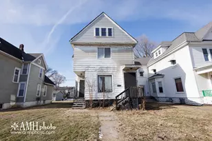 427 S Chicago Ave, Kankakee, IL 60901 - Photo 1