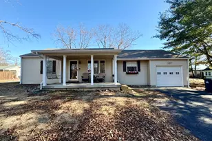 1154 N Franklin St, Salem, IL 62881 - Photo 1