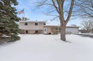 2309 Greenbriar Ln, Lindenhurst, IL 60046 - Photo 1