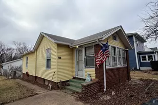 315 N Walnut St, Clifton, IL 61727 - Photo 1