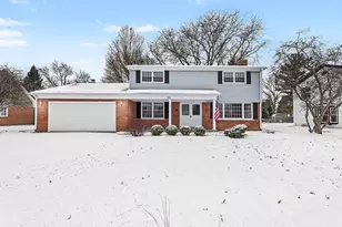 33 S Canterbury Rd, Aurora, IL 60506 - Photo 1