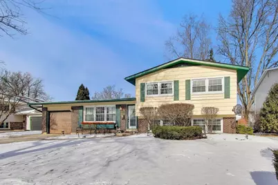 504 W Braeside Drive, Arlington Heights, IL 60004 - Photo 1