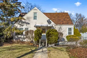 28 Wagner Dr, Northlake, IL 60164 - Photo 1