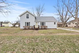 303 S Jackson St, Gardner, IL 60424 - Photo 1