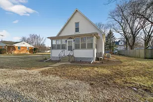 402 8th St, Mazon, IL 60444 - Photo 1