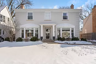 931 N Kennicott Ave, Arlington Heights, IL 60004 - Photo 1