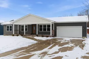 214 Garnett Ave, Winthrop Harbor, IL 60096 - Photo 1