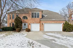 723 Mesa Dr, Naperville, IL 60565 - Photo 1