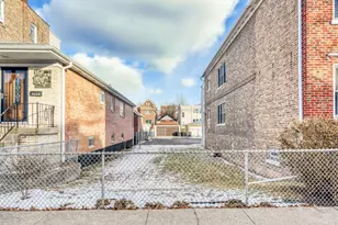 3331 S Emerald Ave, Chicago, IL 60616 - Photo 1