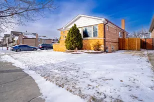5758 W 64th Pl, Chicago, IL 60638 - Photo 1