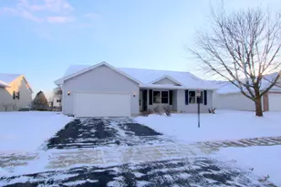 1356 Wood Dr, Woodstock, IL 60098 - Photo 1