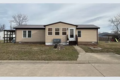 1300 Hamilton Street S, Salem, IL 62881 - Photo 1