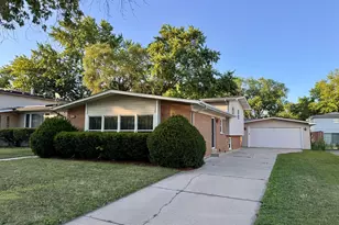 900 W Strieff Ln, Glenwood, IL 60425 - Photo 1