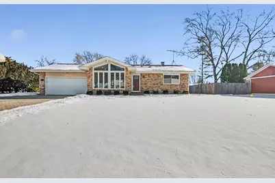 507 Northgate Road, Lindenhurst, IL 60046 - Photo 1