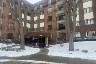 448 Raintree Ct, Glen Ellyn, IL 60137 - Photo 1