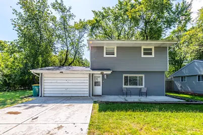 201 Oakwood Drive, Shorewood, IL 60404 - Photo 1