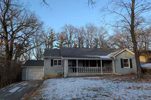 1013 Idlewild Dr, Dixon, IL 61021 - Photo 1